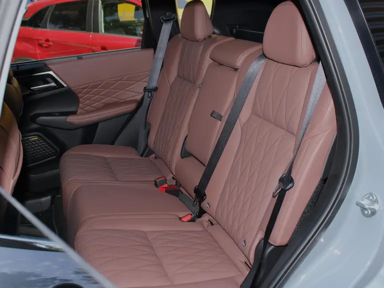 Mitsubishi Outlander 2.4 PHEV Instyle+ Lederen Interieur, Elektrisch Glazen Panoramadak, Stoelventilatie, Yamaha Audio afbeelding 11