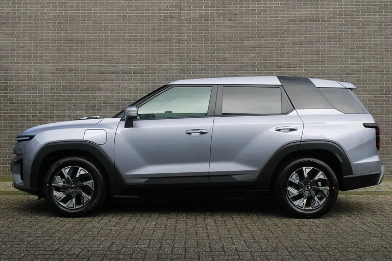 KGM Torres EVX Bronze 73.4 kWh 207pk, Iron Metal, 18"inch LM velgen 7 jaar garantie! afbeelding 3