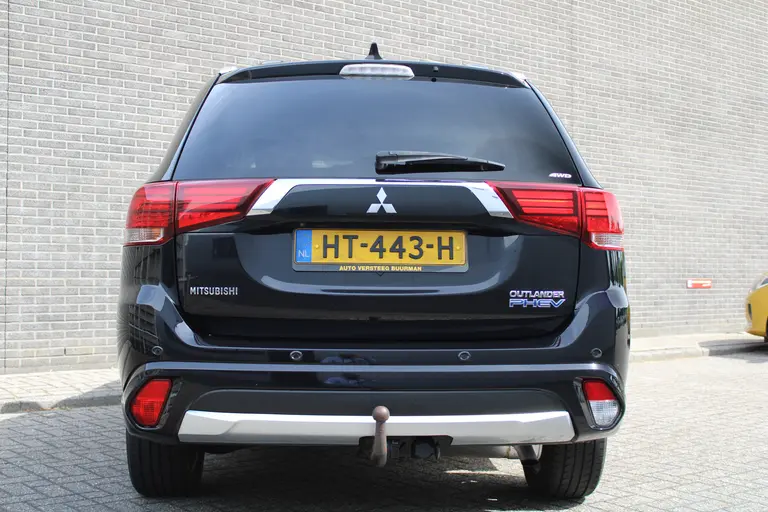 Mitsubishi Outlander 2.0 PHEV instyle+ Cruise/Climate control, Trekhaak, Sch.kanteldak,  Navigatie, Camera, Parkeersensoren Hybride batterij capaciteit: 34,2 Ah. Trekgewicht 1.500 kg. afbeelding 6