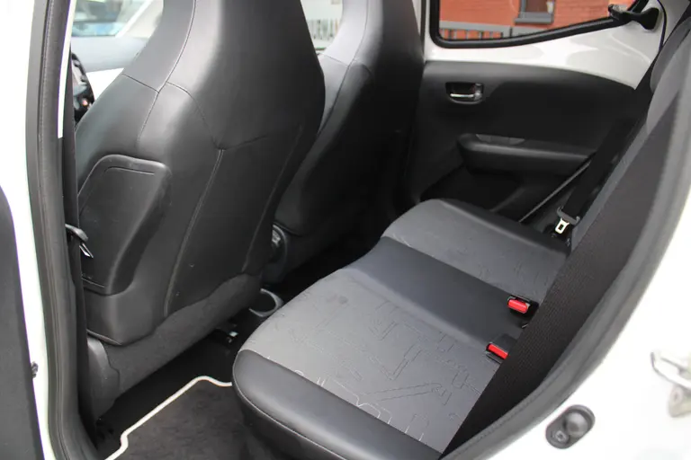 Toyota Aygo 1.0 VVT-i x-pose 70PK Automaat Vouwdak Elektrisch, Navigatie, Climate Control, Carplay/Android Auto afbeelding 19