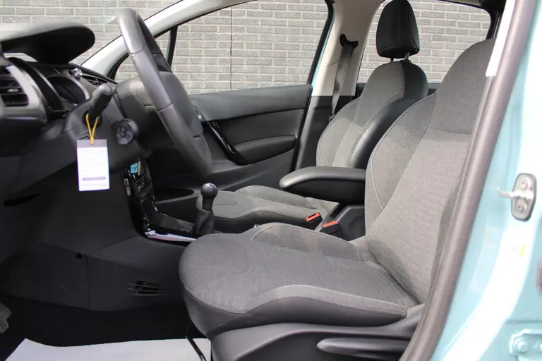 Citroën C3 1.2 PureTech Feel Edition CruiseControl, Bluetooth, Airco, All-season banden afbeelding 9