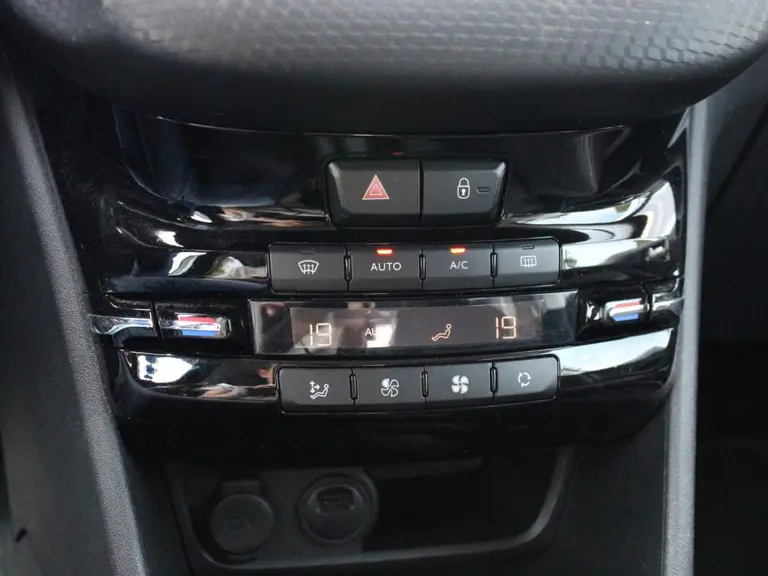 Peugeot 208 1.2 PureTech Allure afbeelding 25