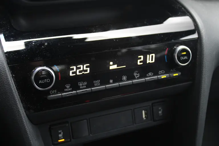 Toyota Yaris Cross 1.5 Hybrid Adventure Trekhaak, JBL Audio, Head-up Display, Elektrische Achterklep, Stuur- en Stoelverwarming afbeelding 22