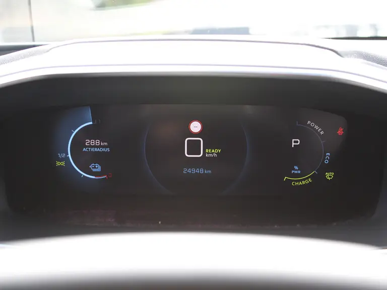 Peugeot e-2008 EV GT 50 kWh Navigatie, Lichtmetalen velgen 18 inch, Keyless Entry, Dodehoek detectie afbeelding 19