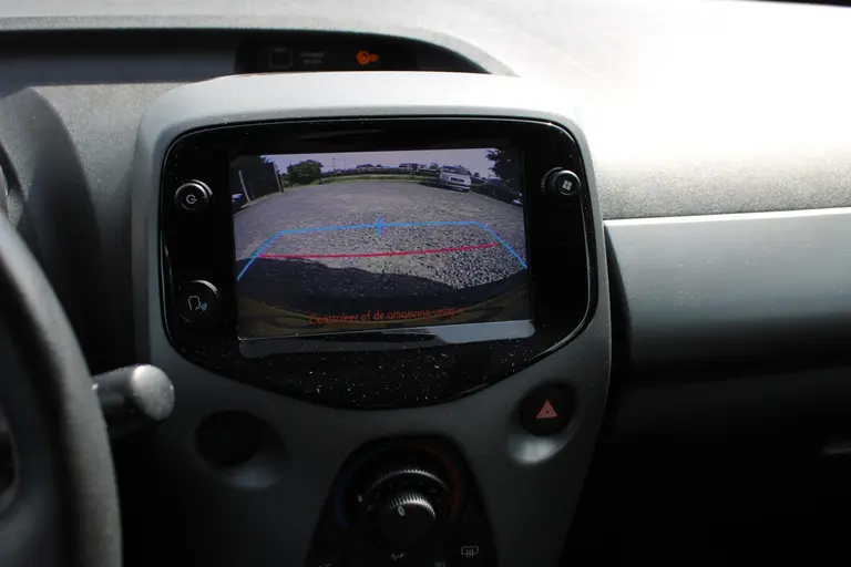 Toyota Aygo 1.0 VVT-i x-first, Camera, LM-Velgen en Dealer ondehouden! afbeelding 17