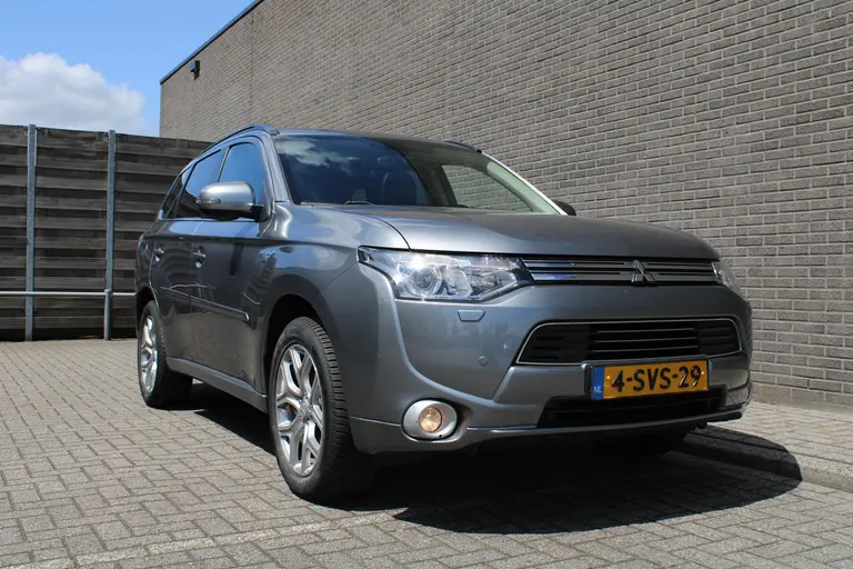 Mitsubishi Outlander 2.0 PHEV Instyle Cruise/Climate control, Navigatie, Trekhaak, Elek.schuifdak, Leder int.,  Stoel verwarming Trekgewicht 1.500 KG! afbeelding 26