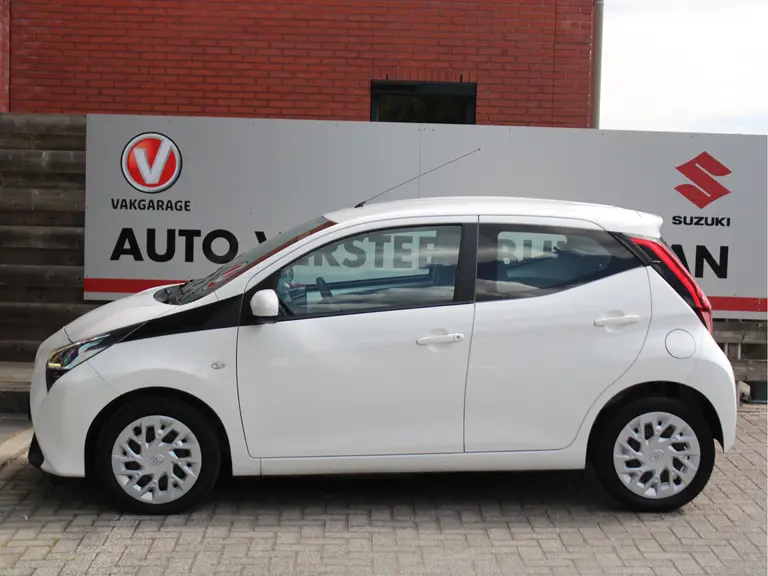 Toyota Aygo 1.0 VVT-i x-play Navigatie, Achteruitrijcamera, Carplay/Android Auto, Bluetooth, Airco afbeelding 11