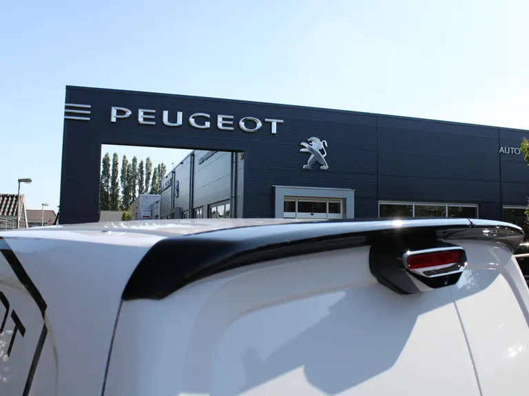 Peugeot Partner 1.5 BlueHDi 130PK EAT8 Automaat L1 White & Black Edition, Navigatie, Airconditioning, Camera Achter + Zijkant, Parkeerhulp voor & achter, Trekhaak afbeelding 14