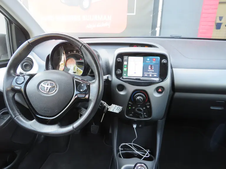 Toyota Aygo 1.0 VVT-i x-play, Camera, 1e Eig. en Dealer Onderhouden, Apple Carplay/ Android Auto afbeelding 7