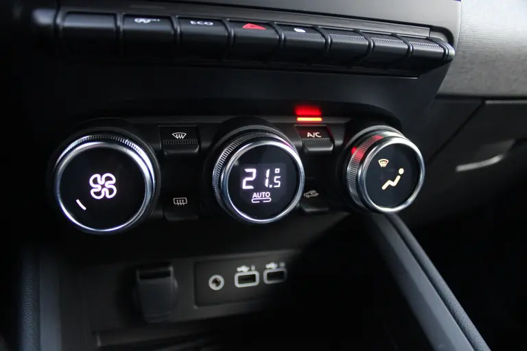 Mitsubishi Colt 1.0T MT Intense Cruise/Climate control, 16"LM velgen, Camera, Apple carplay/Android auto, Parkeersensoren V+A afbeelding 22
