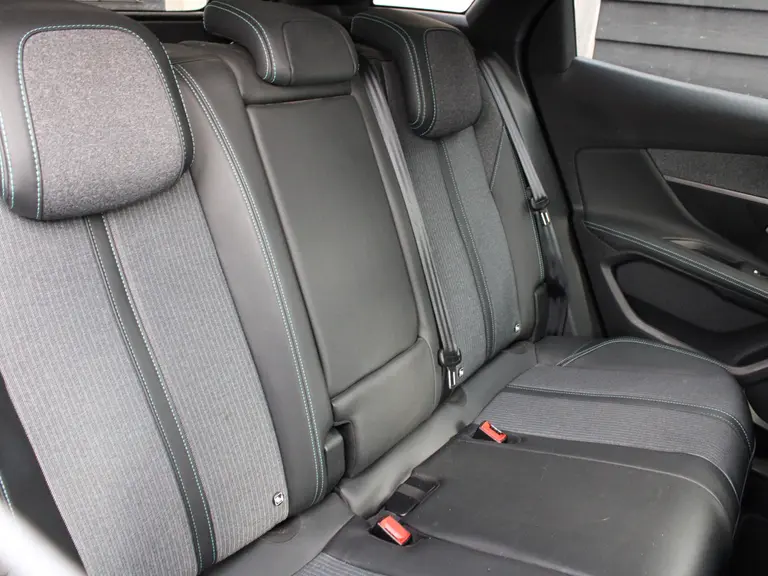 Peugeot 3008 Allure 1.2 PureTech 130PK EAT8 Automaat Navigatie, Achteruitrijcamera, Keyless, Elektrische Achterklep, Perkeersensoren afbeelding 15