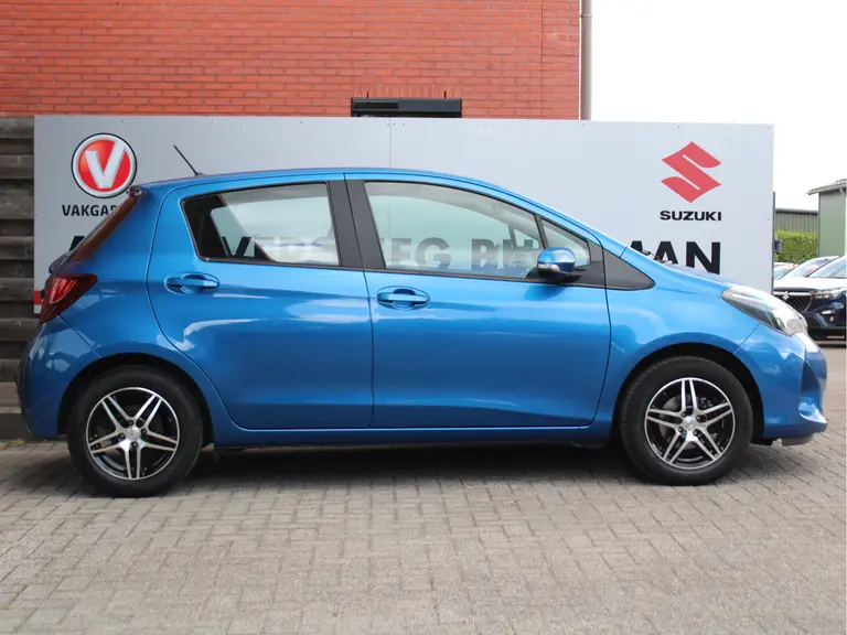 Toyota Yaris 1.3 100PK VVT-i Aspiration Cruise Control, Achteruitrijcamera, Bluetooth, Elektrische Ramen afbeelding 13
