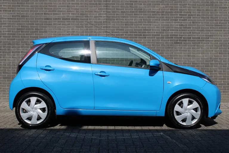 Toyota Aygo 1.0 VVT-i x-nav Achteruitrijcamera, Navigatie, Airco, Bluetooth afbeelding 2