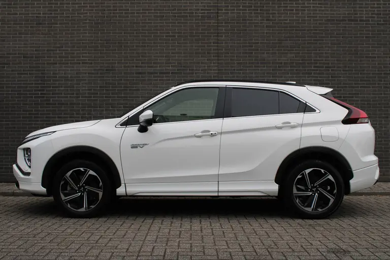 Mitsubishi Eclipse Cross 2.4 PHEV Executive Cruise/Climate control, Trekhaak, Navigatie, Apple Carplay/Android auto, Camera, afbeelding 3