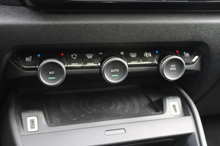 Citroën Ë-C4 Shine 50 kWh Automaat, Navigatie, Airco, Applecarpl./Andr. Auto, achteruitrijcamera afbeelding 21