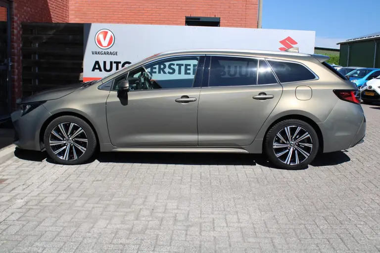 Toyota Corolla Touring Sports 1.8 Hybrid Dynamic Automaat, Trekhaak, All-Seasonbanden en 1e Eigenaar! afbeelding 3