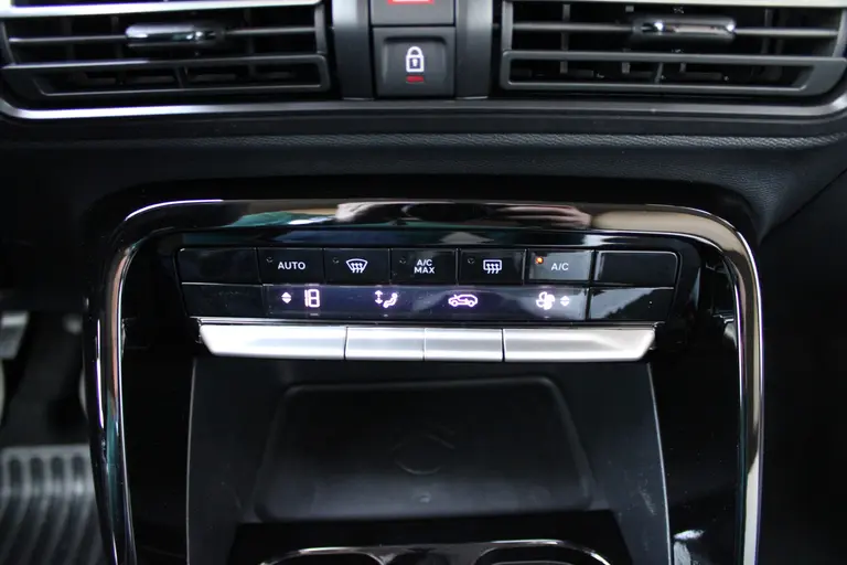 Citroën C3 1.2 Turbo Max Cruise/Climate control, Apple carplay/Android auto, 17" LM velgen, Camera, PDC achter, afbeelding 19