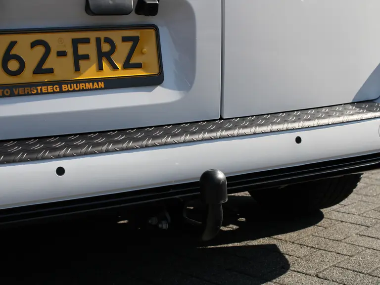 Peugeot Partner 1.5 BlueHDi 130PK EAT8 Automaat L1 White & Black Edition, Navigatie, Airconditioning, Camera Achter + Zijkant, Parkeerhulp voor & achter, Trekhaak afbeelding 11
