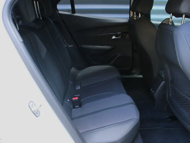Peugeot 2008 1.2 PureTech GT-Line afbeelding 42