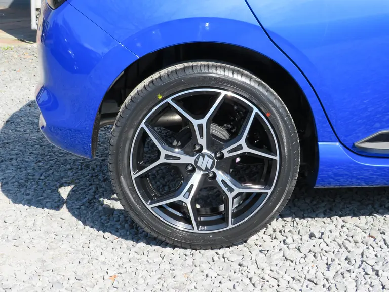 Suzuki Swift 1.2 Select Smart Hybrid, SPECIALE JUBILEUM EDITION!! 17 inch LM-Velgen, Stripingpakket en Shark Fin Antenne afbeelding 6