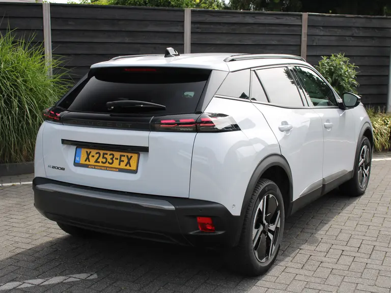 Peugeot e-2008 Allure 54 kWh 156PK Navigatie, Rondomzichtcamera, Adaptieve Cruise Control, Keyless, Stoelverwarming afbeelding 10