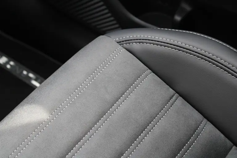 Mitsubishi Outlander 2.4 PHEV First Edition 20" LM velgen, Stuur+stoelverwarming, Standkachel, Premium audio, PDC V+A, Trekgewicht 1.600 KG. afbeelding 38