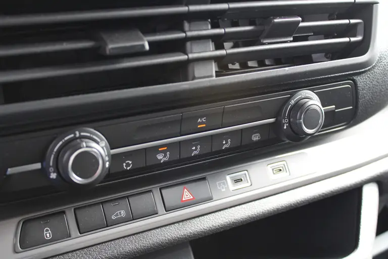 Peugeot Expert 2.0 BlueHDi 145PK L2 Navigatie, Camera Achter, Airconditioning, Audio, Cruise Control, Audio DAB afbeelding 18