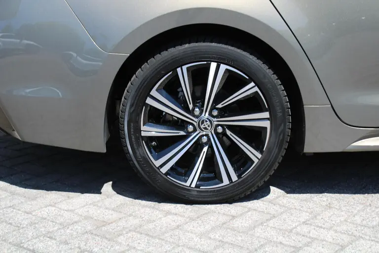 Toyota Corolla Touring Sports 1.8 Hybrid Dynamic Automaat, Trekhaak, All-Seasonbanden en 1e Eigenaar! afbeelding 6