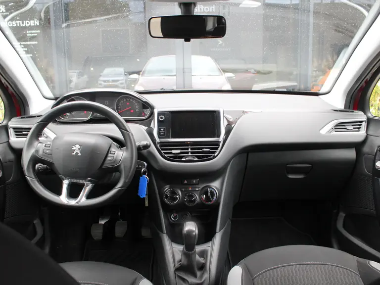 Peugeot 208 1.2 VTi 82PKStyle Lichtmetalen velgen, Airco, Navigatie en Getinte Ramen afbeelding 11