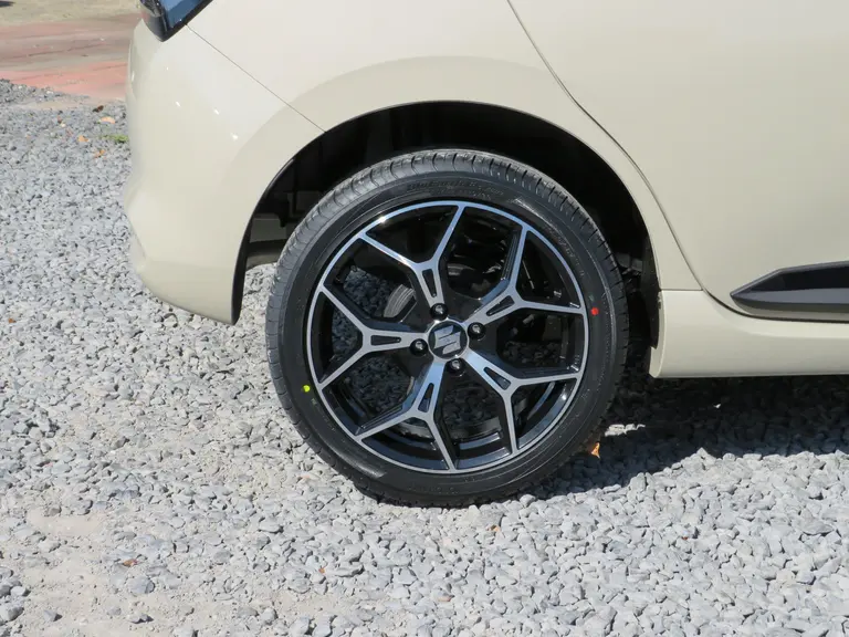Suzuki Swift 1.2 Select Smart Hybrid, SPECIALE JUBILEUM EDITIE!! 17 inch velgen, Striping pakket en Shark Fin Antenne afbeelding 6