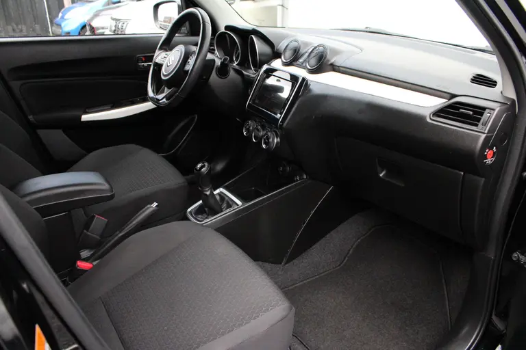 Suzuki Swift 1.0 Stijl Smart Hybrid , Trekhaak, 17 LM-Velgen, Style afbeelding 15