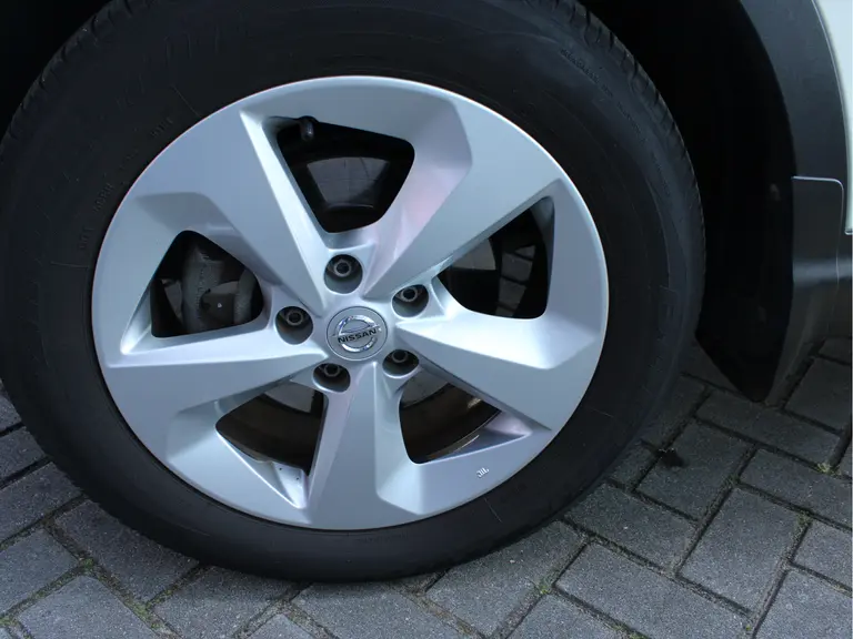 Nissan QASHQAI 1.2 N-Connecta Trekhaak, Panoramadak, Cruise control, Climate control, Parkeercamera afbeelding 19