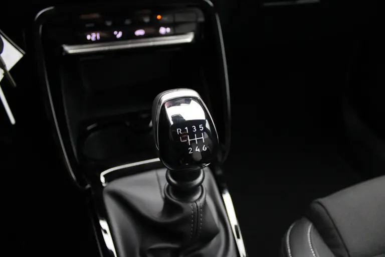 Citroën C3 1.2 Turbo Max Cruise/Climate control, Navigatie, Apple carplay/Android auto, 17'LM velgen, Camera € 499,- private lease afbeelding 22