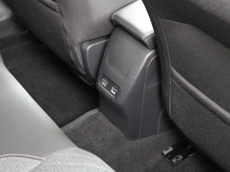 Peugeot 208 Hybrid 100PK e-DCS6 Allure Automaat Navigatie, Parkeerhulp voor & achter, Camera achter, Climate Control afbeelding 21