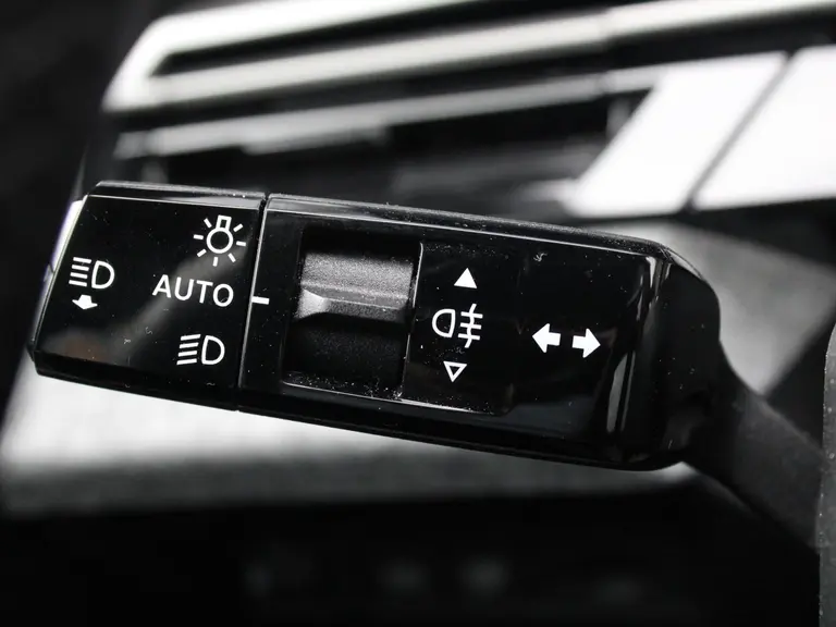 Peugeot 3008 1.2 Hybrid 136 Allure Automaat afbeelding 19