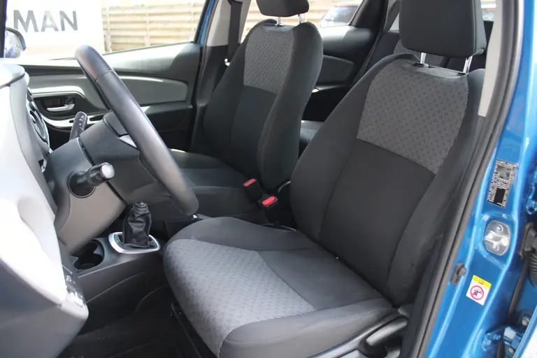 Toyota Yaris 1.3 100PK VVT-i Aspiration Cruise Control, Achteruitrijcamera, Bluetooth, Elektrische Ramen afbeelding 6