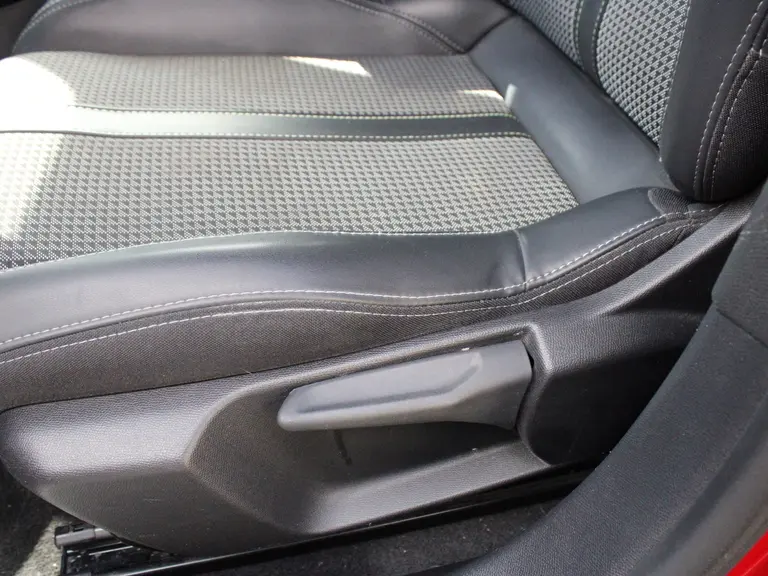 Peugeot 208 1.2 PureTech 100PK GT Navigatie, Parkeerhulp voor & achter, Zwart dak, Camera Achter afbeelding 38