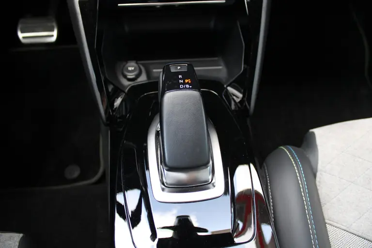 Peugeot e-208 EV GT 350 50 kWh Inclusief batterijtest Panoramadak, Navigatie, Cruise/Climate control, Apple carplay/Android auto, afbeelding 24