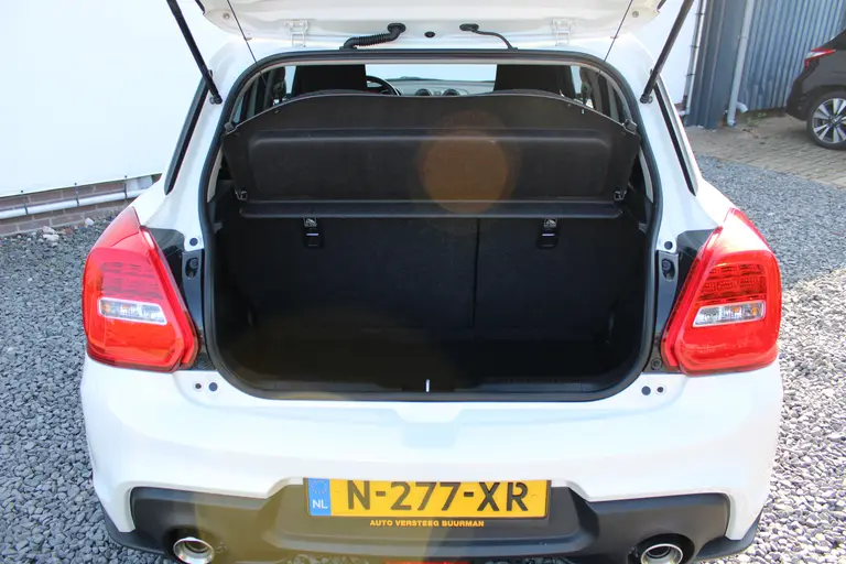 Suzuki Swift 1.4 Sport met Apple Carplay/ Android Auto, Dealer onderhouden, Cruise control en Achteruitrij Camera. afbeelding 10