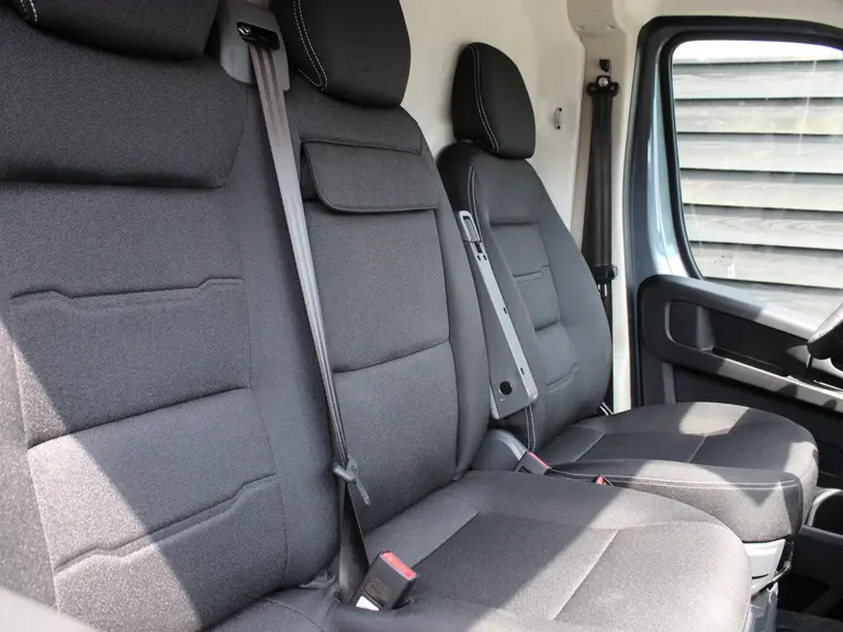 Peugeot Boxer 2.2 BlueHDi 140PK L2H2 3.5t EAT8 Automaat Navigatie, Achteruitrijcamera, Trekhaak, Climate Control, Apple Carplay, Android Auto afbeelding 14