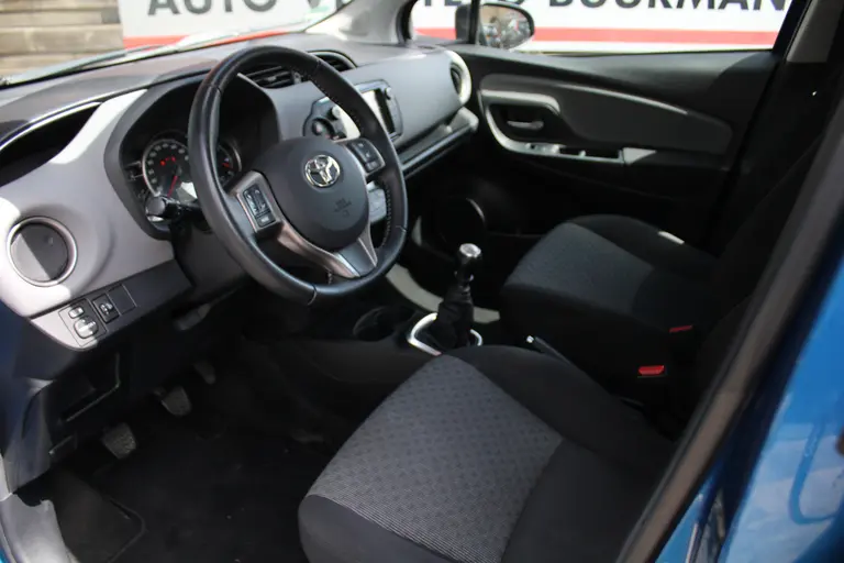 Toyota Yaris 1.3 100PK VVT-i Aspiration Cruise Control, Achteruitrijcamera, Bluetooth, Elektrische Ramen afbeelding 15