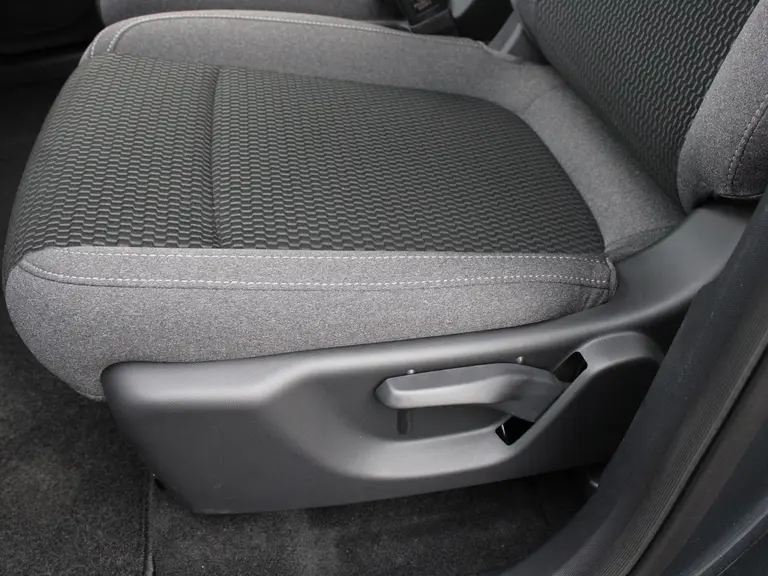 Leapmotor T03 Design 37.3 kWh Navigatie, Camera achter, Parkeerhulp achter, Audio, Keyless Start, Lichtmetalen velgen afbeelding 29