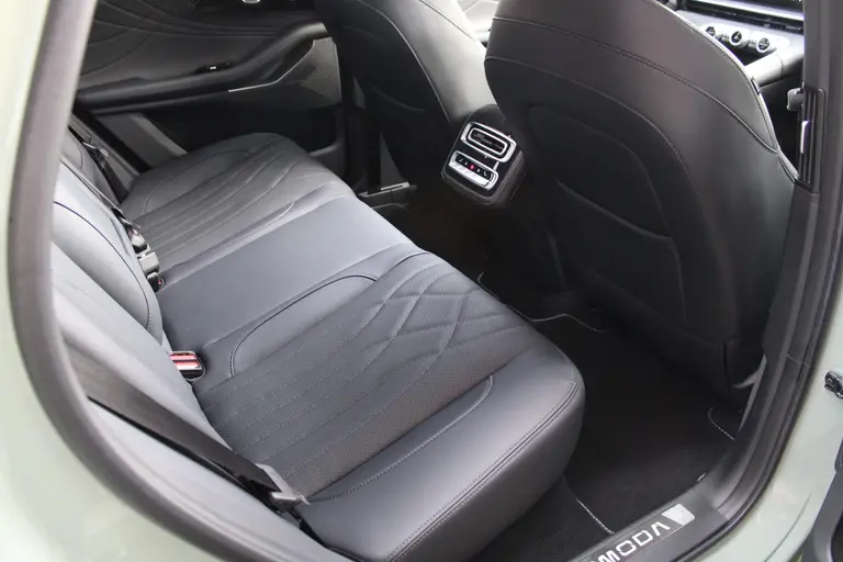 Omoda 9 SHS PHEV Premium 34,46 kWh Super Hybrid System, 20"LM velgen, Elek.schuif/kanteldak, Camera voor/achter, 1.500 kg trekgewicht afbeelding 31