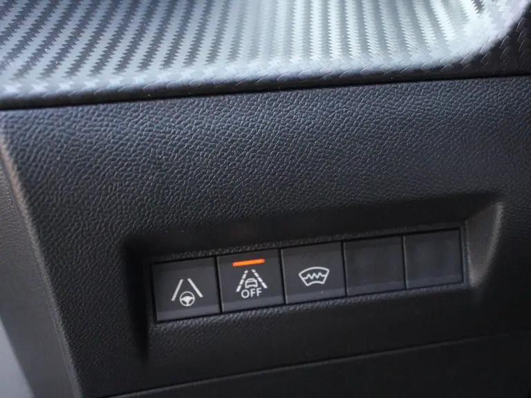 Peugeot 2008 GT Pack 1.2 PureTech 130PK EAT8 Automaat Panoramisch schuifkanteldak, Luxe Alcantara bekleding, Focal Hifi, Trekhaak afbeelding 35