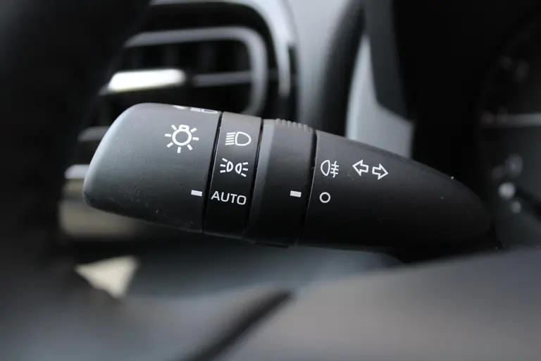Toyota Yaris 1.0 VVT-i Active Achteruitrijcamera, Bluetooth, Cruise Control Adaptief, Airco afbeelding 28