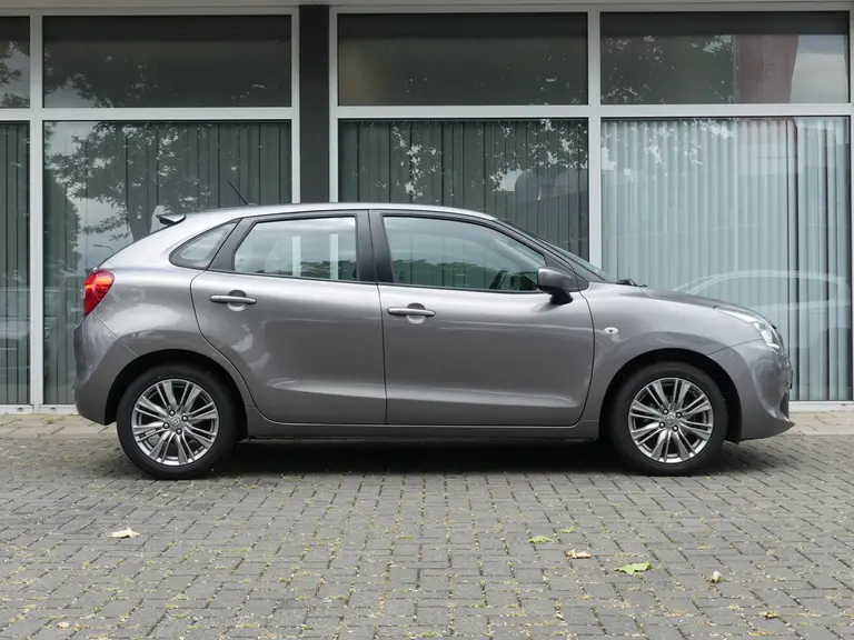 Suzuki Baleno 1.2 Exclusive All seasen banden, Dealer o.h., Airco, Stoelverwarming, afbeelding 2