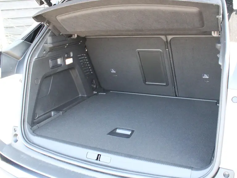 Peugeot 3008 GT 1.2 PureTech 130PK EAT8 Automaat Navigatie, Keyless, Achteruitrijcamera, Elektrische Achterklep, Apple Carplay, Android Auto afbeelding 13