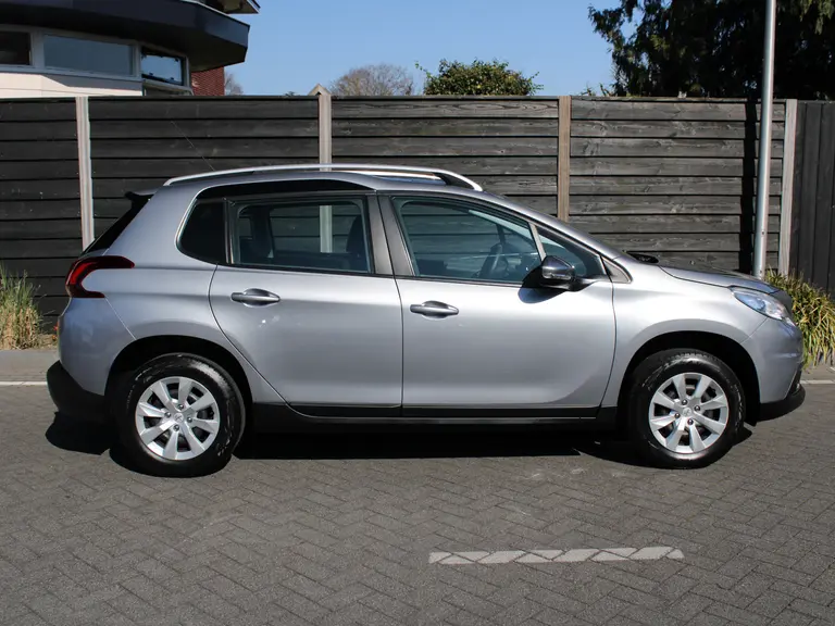 Peugeot 2008 1.2 PureTech 82PK Blue Lion Navigatie, Trekhaak, Parkeersensoren Achter, Apple Carplay, Android Auto, Panoramadak afbeelding 6