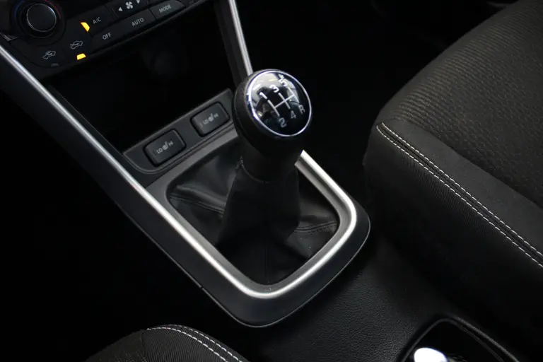 Suzuki S-Cross 1.0 Boosterjet Exclusive Achteruitrijcamera, Navigatie, Cruise Control, Voorstoelen Verwarmd, Regensensor afbeelding 19
