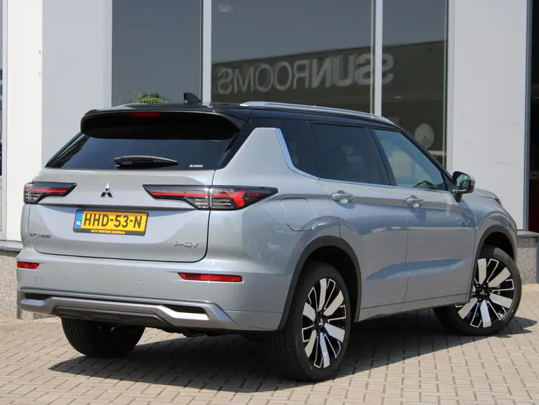 Mitsubishi Outlander 2.4 PHEV Instyle+ Lederen Interieur, Elektrisch Glazen Panoramadak, Stoelventilatie, Yamaha Audio afbeelding 3